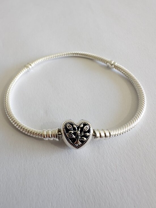 NEW Pandora Bracelet Moments 925 Family Tree Heart Clasp Snake Chain 598827C01